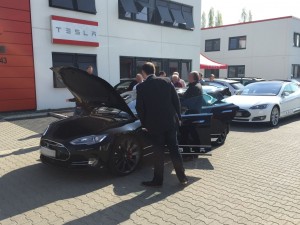 Tesla Aussen (1)